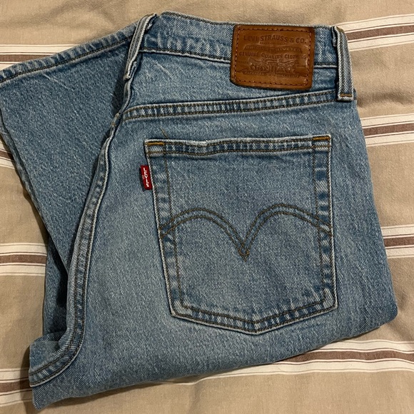 Levi’s wedgie like new size 28 - Picture 7 of 8